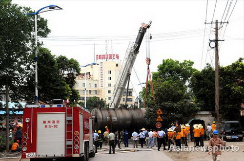 Freight train derails in South China