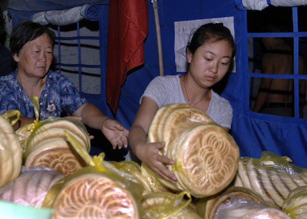 Relief food rushed to landslide-hit area