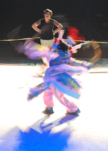 Students fond of Peking Opera