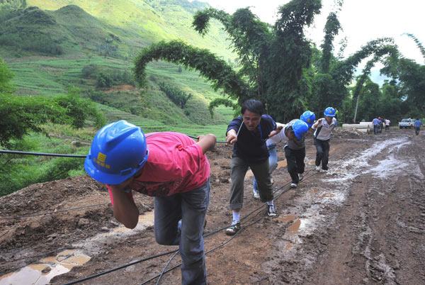 Rescue work in Yunnan after mudslide