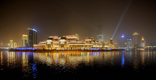 Tianjin shines to welcome Davos Forum