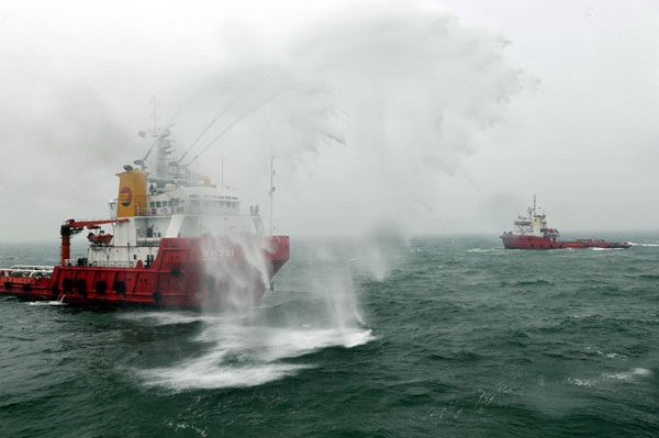 Oil spill and rescue drill on Bohai Sea