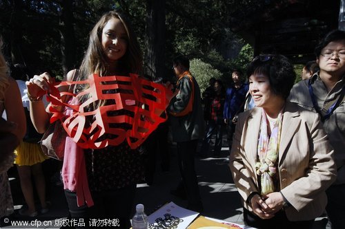 Miss World contestants experience Chinese culture