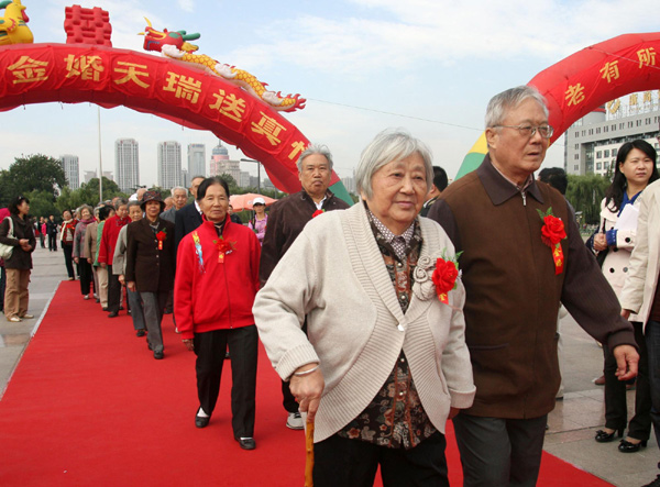 Golden couples celebrate festival