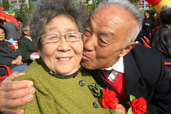 Golden couples celebrate festival