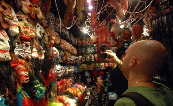 Halloween masks hot in market