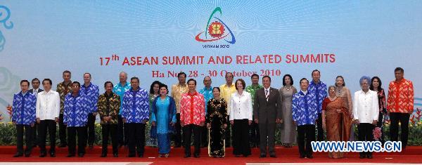 Premier Wen attends welcoming dinner in Hanoi