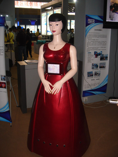 Robots take over China hi-tech fair