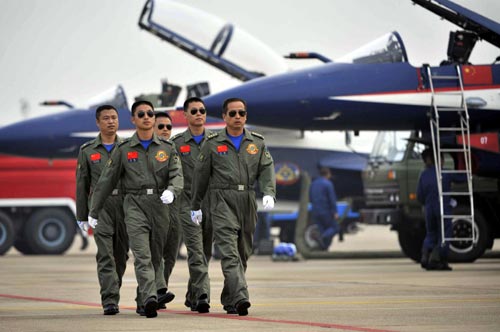 Chinese aerobatic team perform at air display