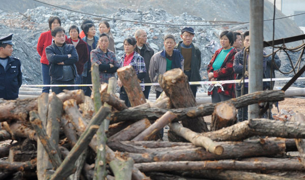 Hope fades for trapped miners in central China