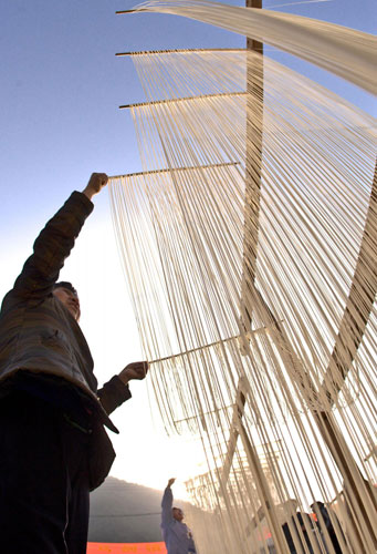 Noodle makers compete in E China