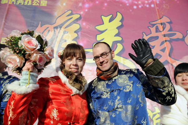 Warm hearts amid the ice at sub-zero wedding