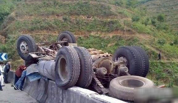 Chinese truck driver's dramatic escape