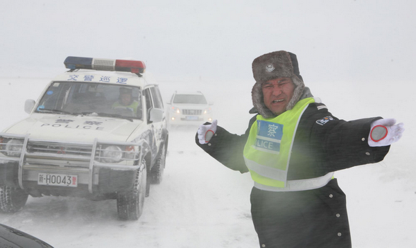 Snowstorm hits NW China's Xinjiang