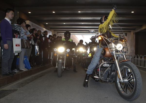 Chinese Harley fans ride to US