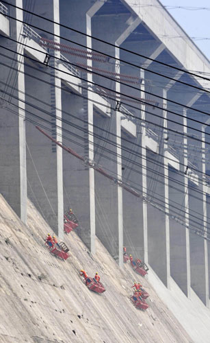 Three Gorges Dam getting cleaner, safer