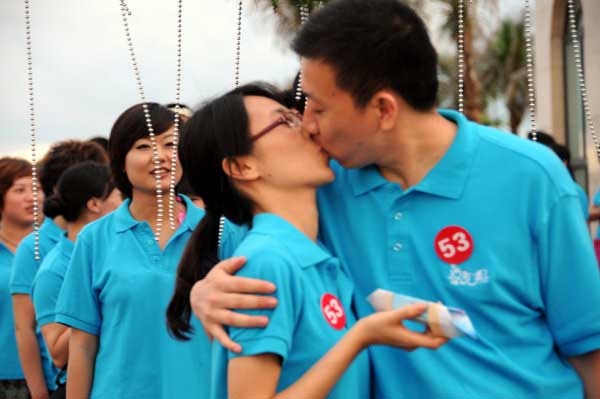 More than 130 loved-up couples commit in Hainan