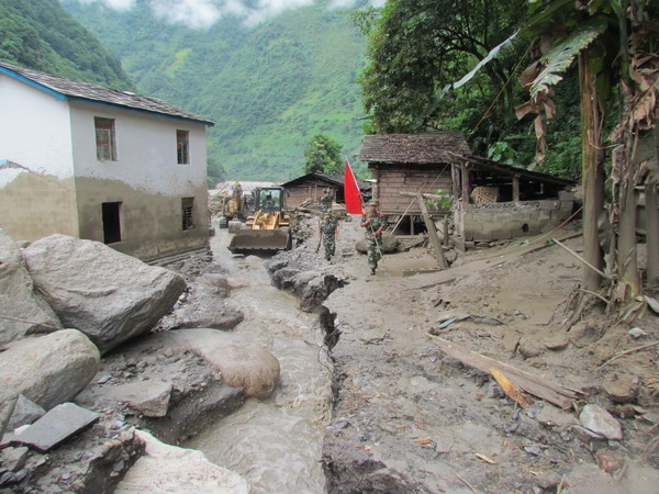 Mudslides force evacuation of 679 in SW China