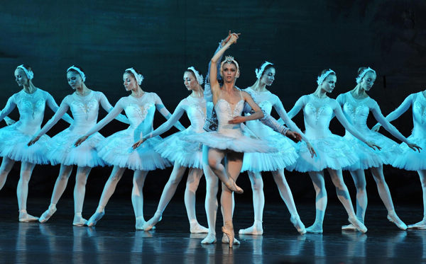 Ballet classic Swan Lake staged in NW China