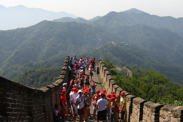 Russian students enjoy summer camp in Beijing