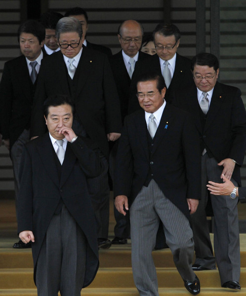 Noda and his cabinet members pose for photos