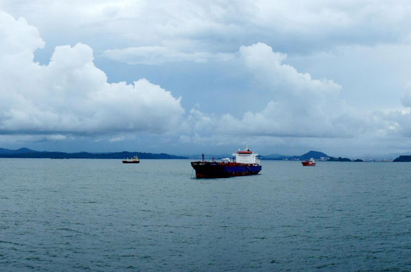 Chinese hospital ship 'Peace Ark' sails across Pacific