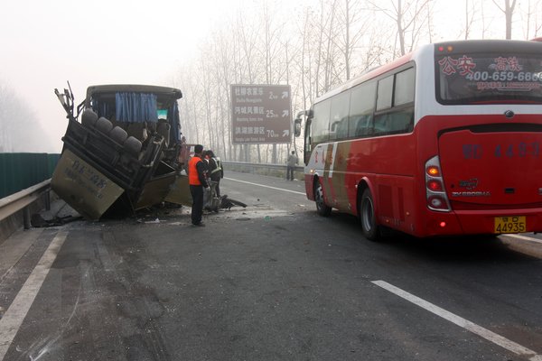 5 die in 40 vehicle pile-up in C China