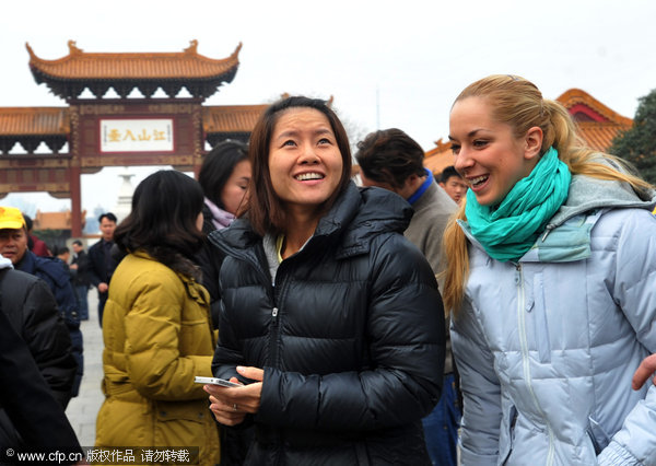 Li Na & Friends entertains hometown fellows