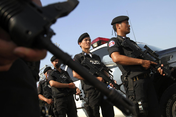 Policemen train for the upcoming ASEAN Summit