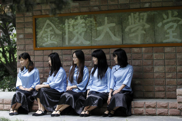 Strike a pose at graduation time