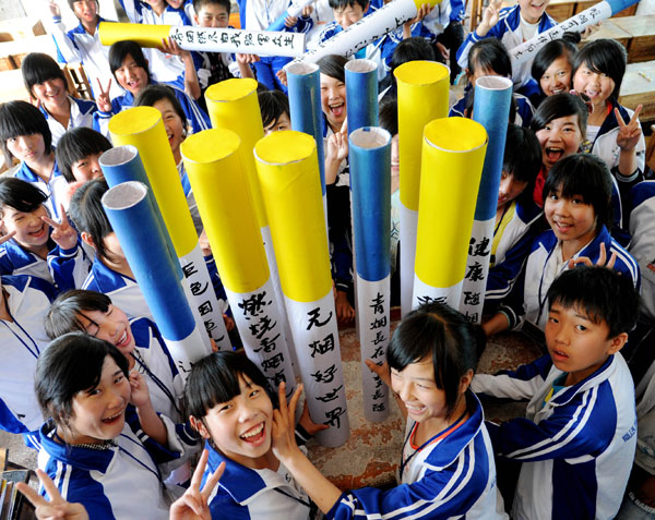 Non-smoking campaign at E China school