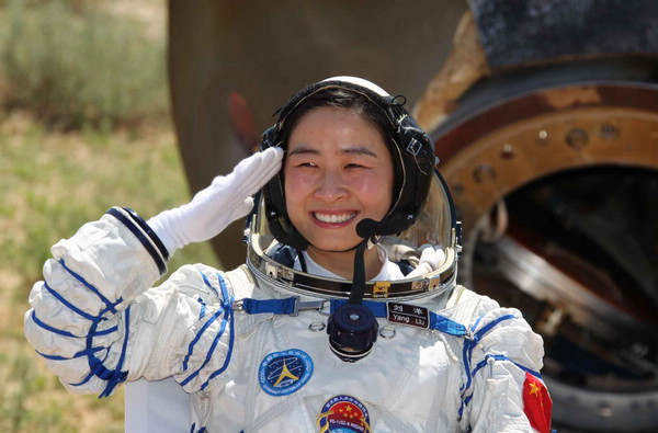 Astronauts come out of the return capsule