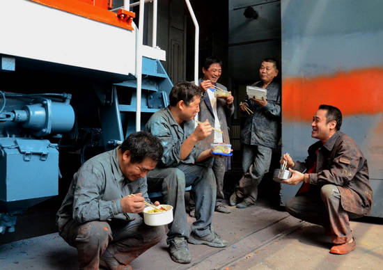 'Colorful' life of locomotive painters