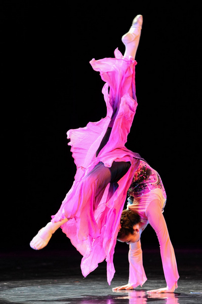 Dancing competition held in E China