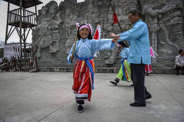 Little successors of traditional opera