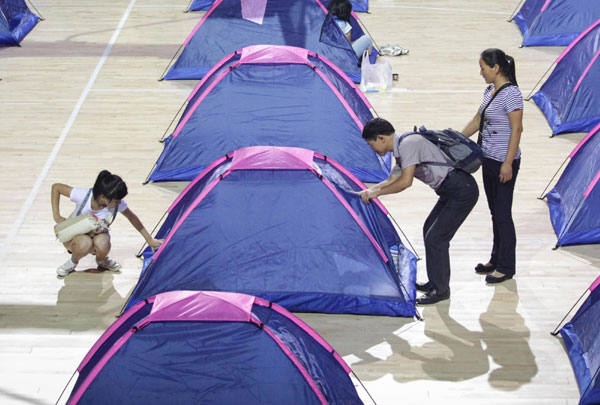 Parents camp out for freshmen