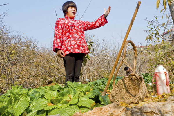 Farmer awes crowd with voice