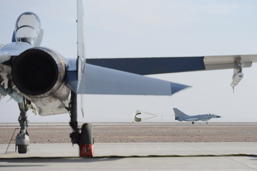 Large-scale air combat drill held in NW China