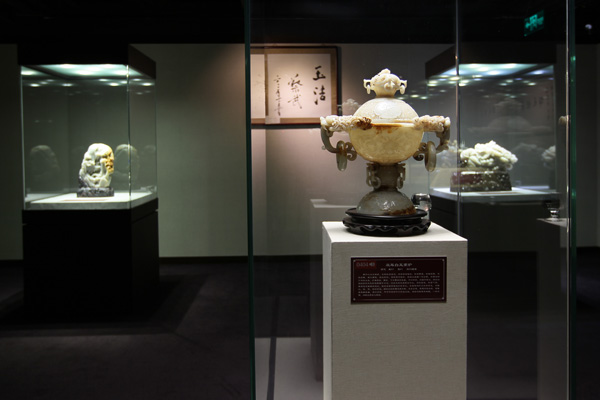 Precious jade on display for free in Beijing