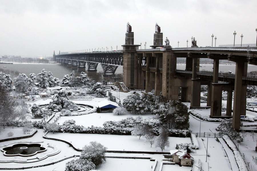 Snowfall hits cities in eastern and central China