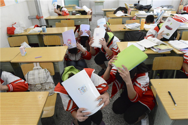 Anniversary quake drill jolts students