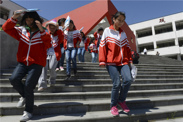 Anniversary quake drill jolts students