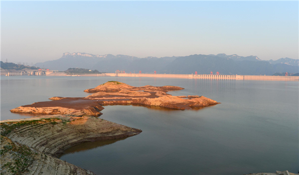 Three Gorges water level sparks flood warning