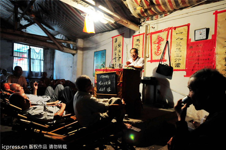 The last storytelling theater in E China