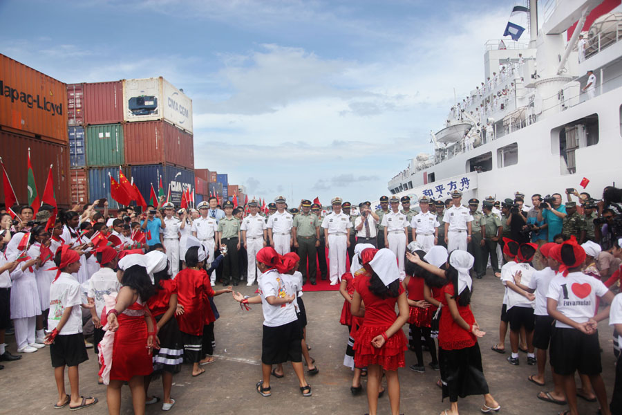 Hospital ship Peace Ark stops in Maldives