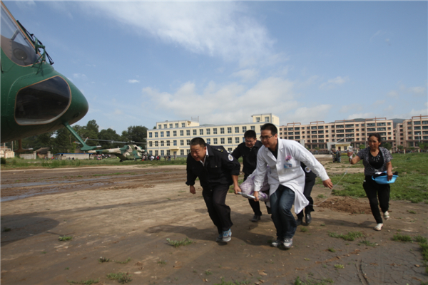 Helicopters evacuate injured after quake