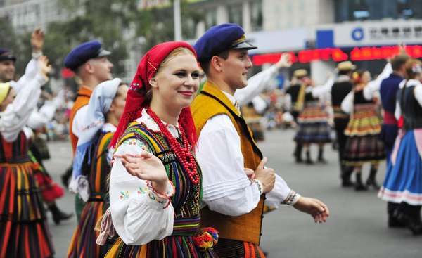 Folk customs parade in Luoyang