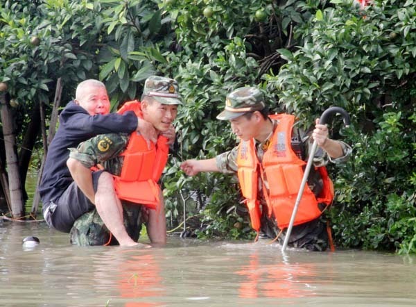 E China battles Typhoon Fitow