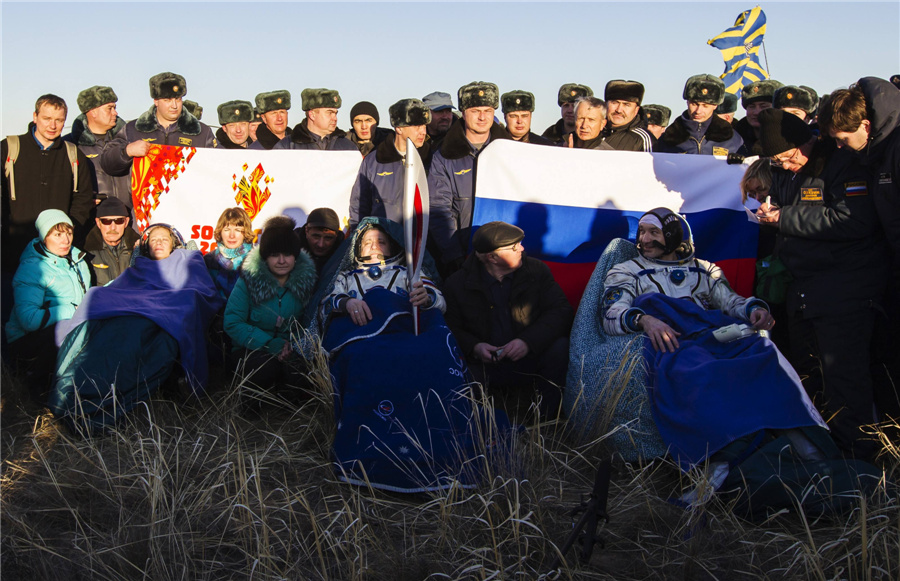 Intl space crew returns Olympic torch to Earth