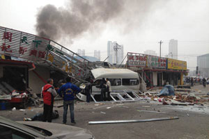 Gas cylinders explode in E China